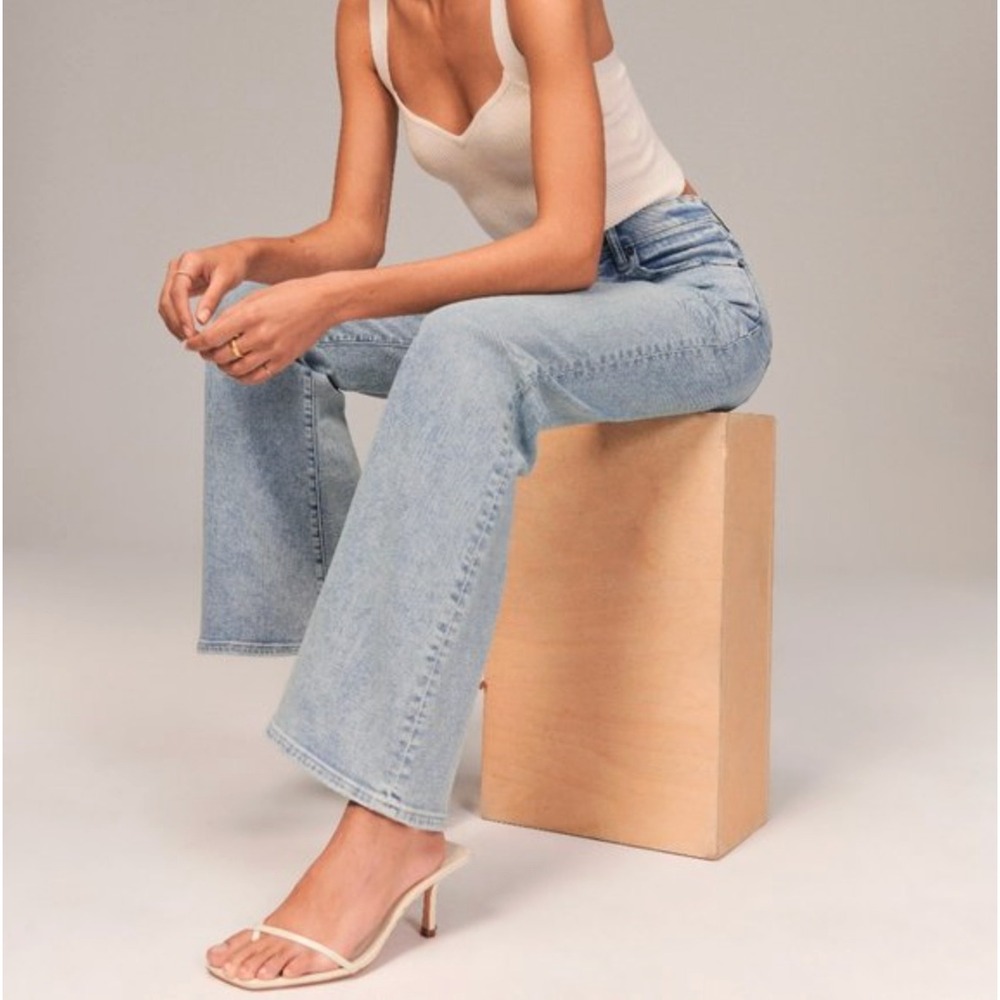 Abercrombie &‎ Fitch Womens The Flare Ultra High Rise Jean Size 27/4S Light Wash